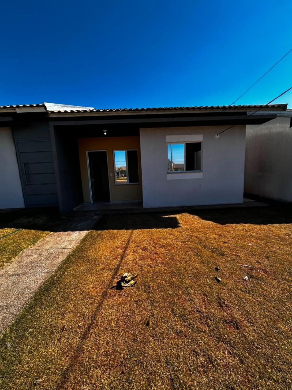 Casa no Conjunto Residencial Fechado Portal dos Ipês III com 2 quartos