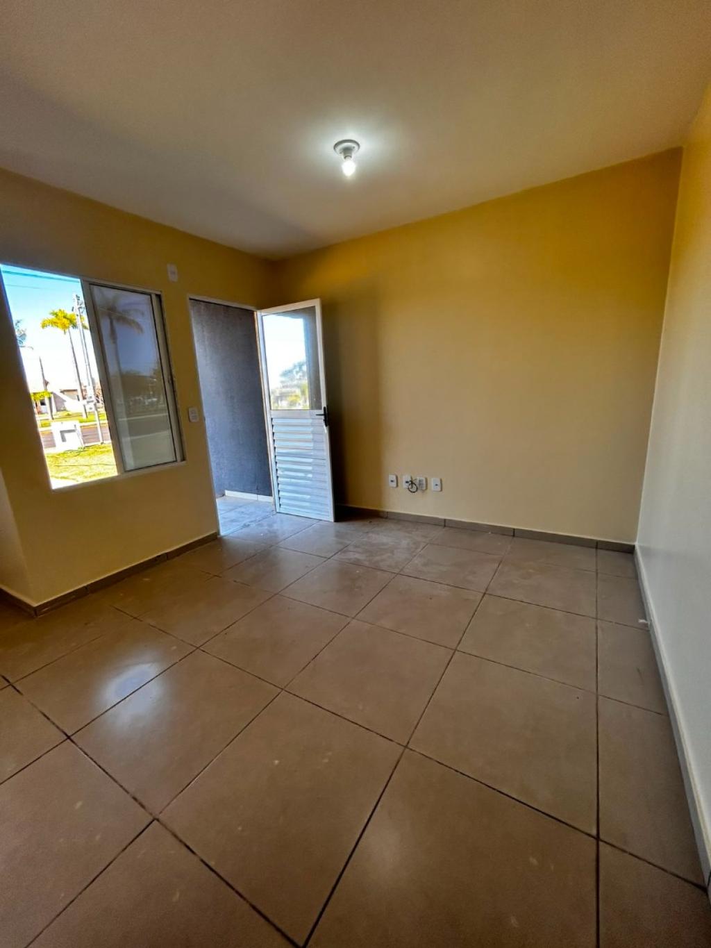 Foto 2 de Casa no Conjunto Residencial Fechado Portal dos Ipês III com 2 quartos